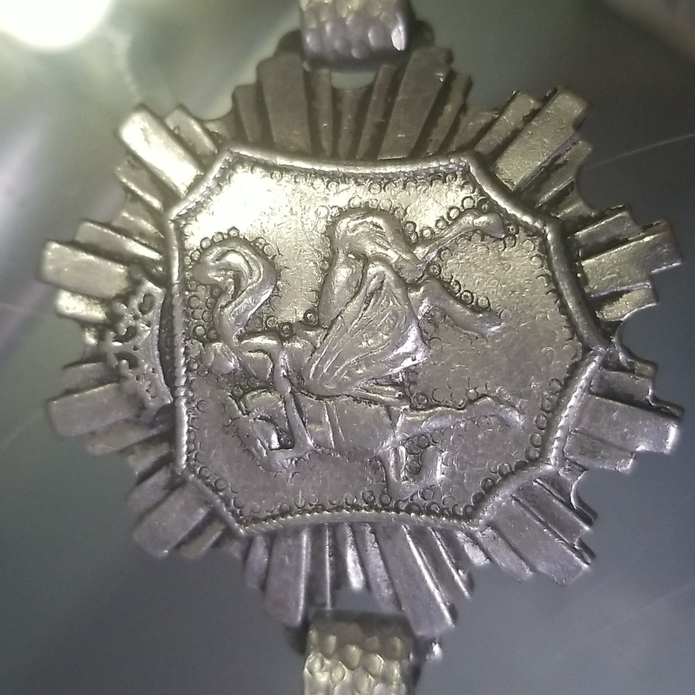 Vintage 3-Panel Heraldic Shield Bracelet – Knight & Horse Motif - Picture 6 of 8